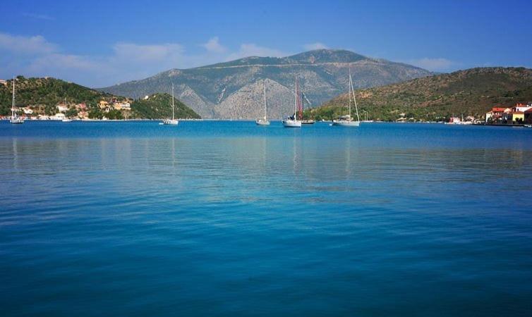 Captain Yiannis Vathy  Bagian luar foto